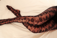 ODM شکل دهنده جوراب های بلند دخترانه سکسی نفوذپذیر سیاه چاپ شده